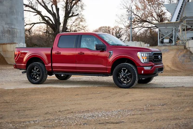 Rough Country 2-Inch Leveling Kit – 57171 With N3 Struts And V2 Shocks For 2021 F-150 1